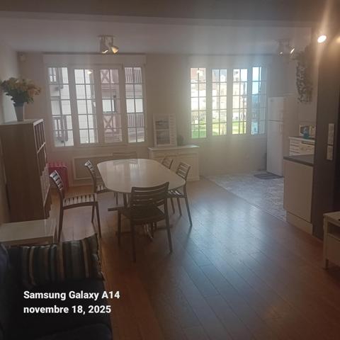 T3 Appartement de prestige  70,11 m2 ( loie Carrez ) situé à Deauville dans le prestigieux triangle d´ or .