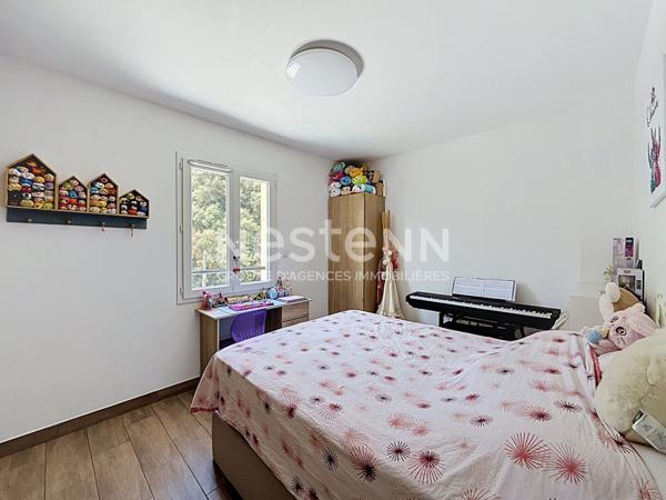 Villa Grasse, Saint-Jacques, 6 pièce(s), 4 Chambres 128 m2, 843 m2 de terrain avec piscine, terrain de pétanque.