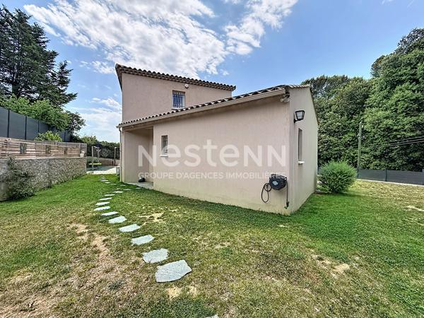 Villa Grasse, Saint-Jacques, 6 pièce(s), 4 Chambres 128 m2, 843 m2 de terrain avec piscine, terrain de pétanque.