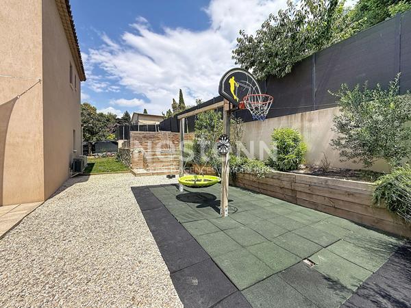 Villa Grasse, Saint-Jacques, 6 pièce(s), 4 Chambres 128 m2, 843 m2 de terrain avec piscine, terrain de pétanque.
