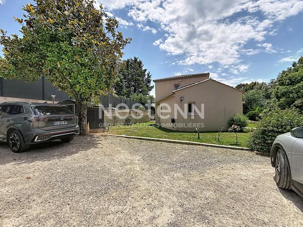 Villa Grasse, Saint-Jacques, 6 pièce(s), 4 Chambres 128 m2, 843 m2 de terrain avec piscine, terrain de pétanque.