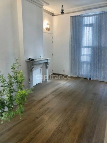 ***Le Havre-Marechal Joffre***idéal investisseur***Triplex de 158m², Dpe C, copropriété bénévole (39€ de charges/m) avec 5 chambres et 5 salles de douche***