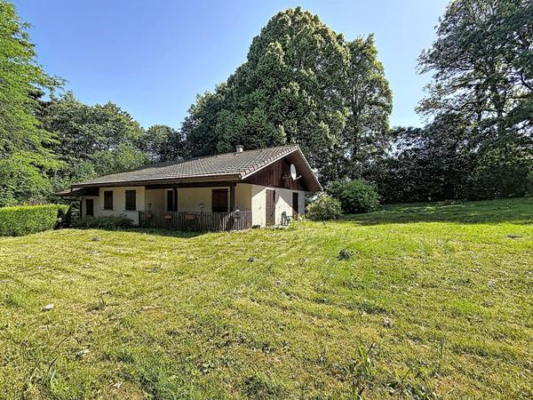Charmante maison située  au calme avec un potentiel certain