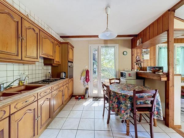 Charmante maison située  au calme avec un potentiel certain