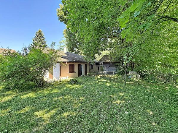 Charmante maison située  au calme avec un potentiel certain