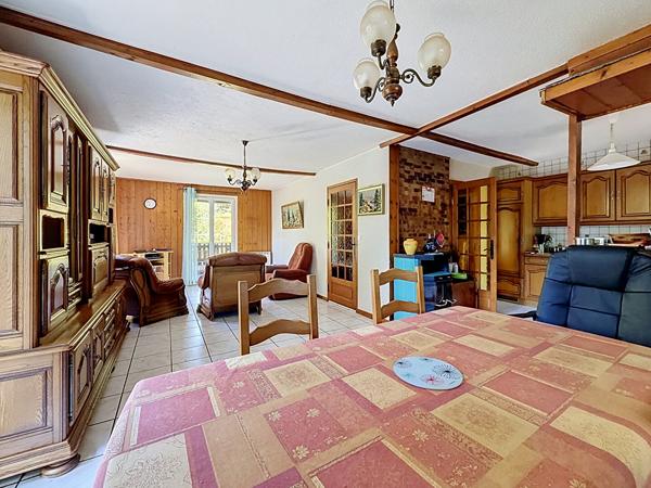 Charmante maison située  au calme avec un potentiel certain
