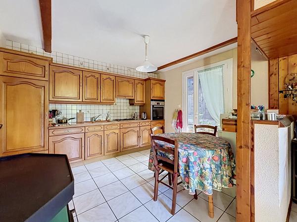 Charmante maison située  au calme avec un potentiel certain