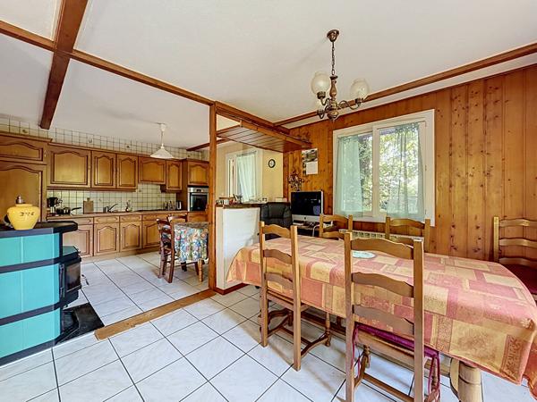 Charmante maison située  au calme avec un potentiel certain