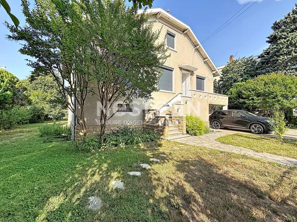 Grande Maison Familiale Individuelle avec 4 chambres Annexes sur grand Terrain - 69500 BRON