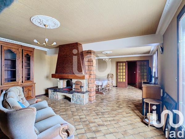 Maison traditionnelle 9 pièces de 272 m² à Montmirail (51210)