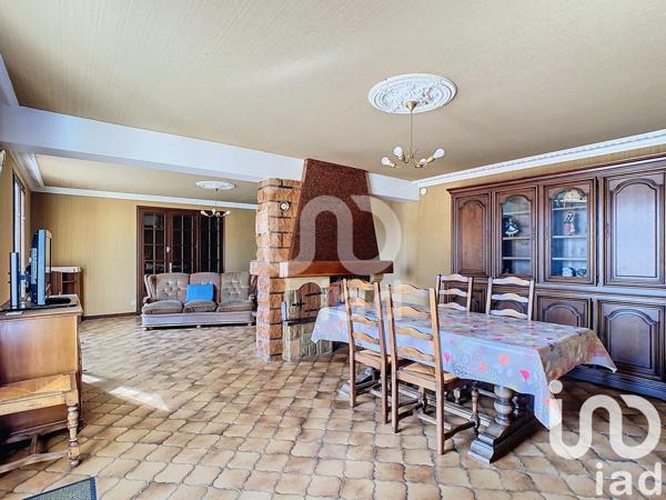 Maison traditionnelle 9 pièces de 272 m² à Montmirail (51210)