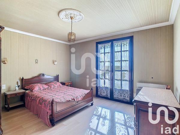 Maison traditionnelle 9 pièces de 272 m² à Montmirail (51210)