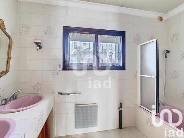 Maison traditionnelle 9 pièces de 272 m² à Montmirail (51210)