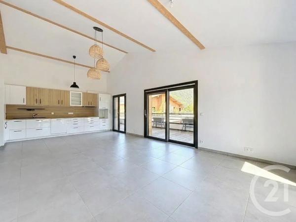 Appartement F4 à vendre  5 pièces - 104,68 m 2   TANINGES  - 74