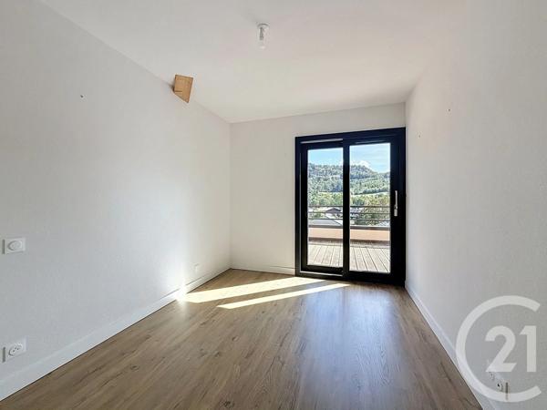 Appartement F4 à vendre  5 pièces - 104,68 m 2   TANINGES  - 74