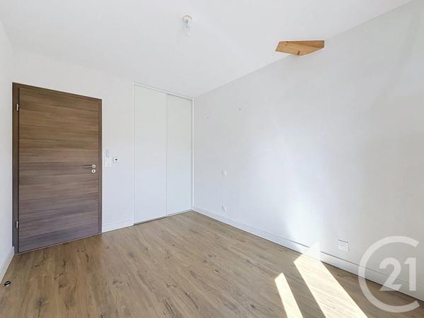 Appartement F4 à vendre  5 pièces - 104,68 m 2   TANINGES  - 74