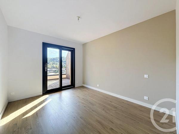Appartement F4 à vendre  5 pièces - 104,68 m 2   TANINGES  - 74