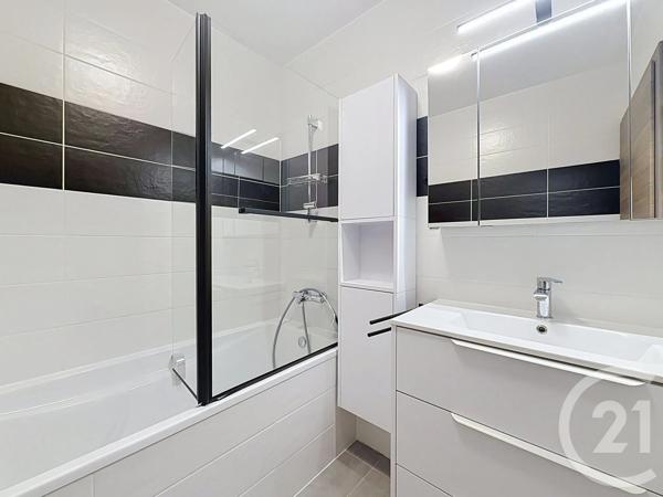 Appartement F4 à vendre  5 pièces - 104,68 m 2   TANINGES  - 74