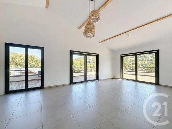 Appartement F4 à vendre  5 pièces - 104,68 m 2   TANINGES  - 74