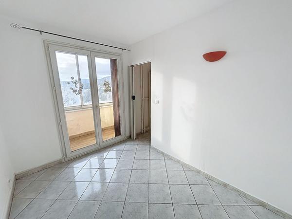 Toulon Ouest Appartement T3 de 52.35 m² balcon et cave