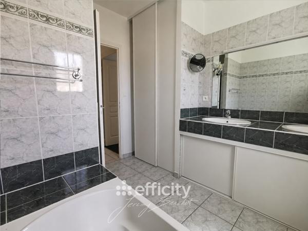 Maison
         5 pièces
        - 107 m² 285 000 € *