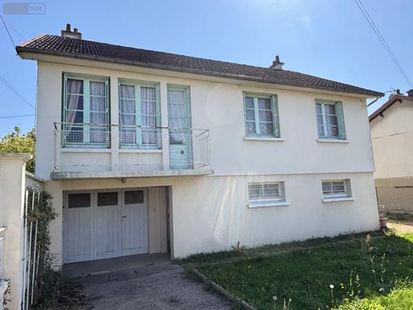Maison à vendre à Bessé-sur-Braye dans la Sarthe (72310), ref : 101/1952