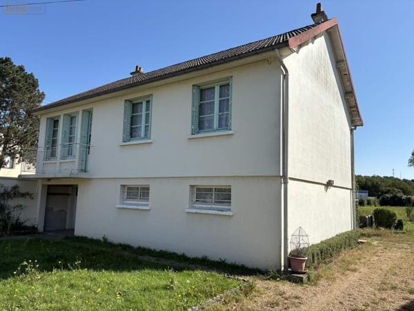 Maison à vendre à Bessé-sur-Braye dans la Sarthe (72310), ref : 101/1952