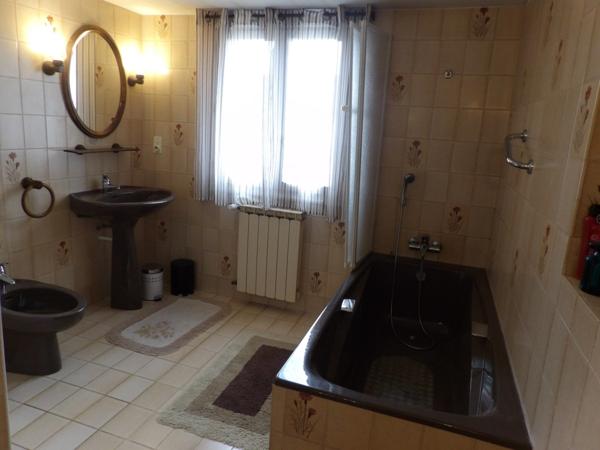 À vendre – Maison rénovée de 141 m² habitables Commentry (03600)