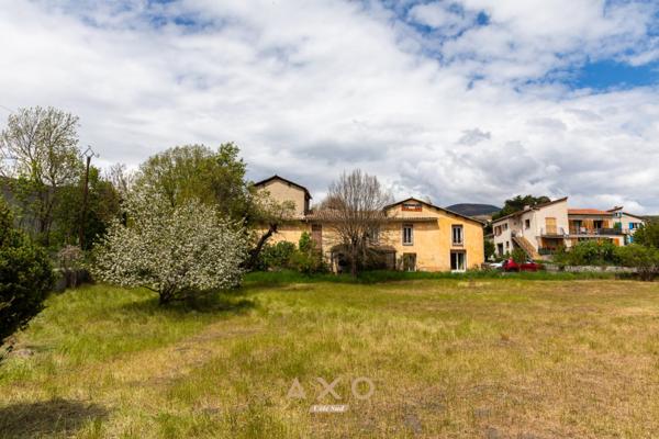 LE BRUSQUET  MAISON 160 M² HABITABLE + ANCIEN MOULIN 350 M² À RÉNOVER  TERRAIN 2237 M²  GARAGE  468 000 