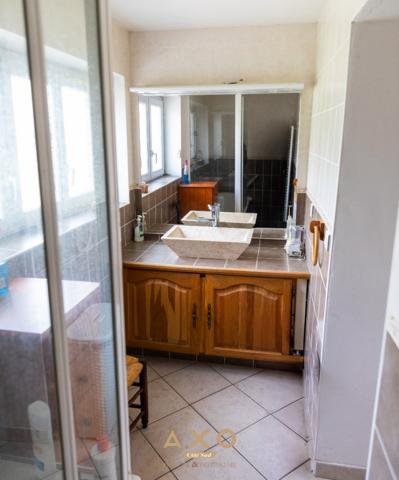 LE BRUSQUET  MAISON 160 M² HABITABLE + ANCIEN MOULIN 350 M² À RÉNOVER  TERRAIN 2237 M²  GARAGE  468 000 