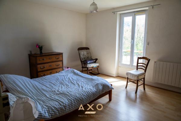 LE BRUSQUET  MAISON 160 M² HABITABLE + ANCIEN MOULIN 350 M² À RÉNOVER  TERRAIN 2237 M²  GARAGE  468 000 