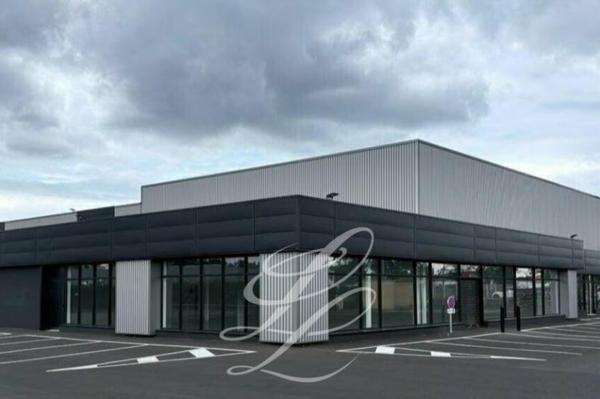 Location - COMMERCE 352 m 2