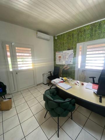 Immeuble de 3 niveaux 800 m² SAINT PAUL (974) - 2.180.000€