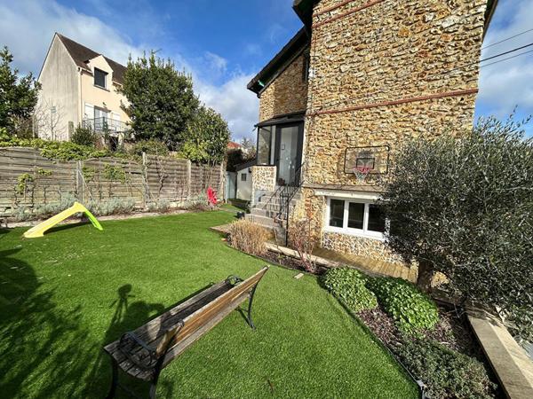 Maison 5 pièce(s) 95 m2 €469 000 ** - Référence 1085