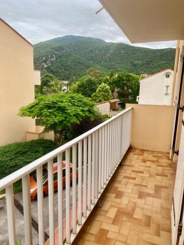 F2 avec box et balcon