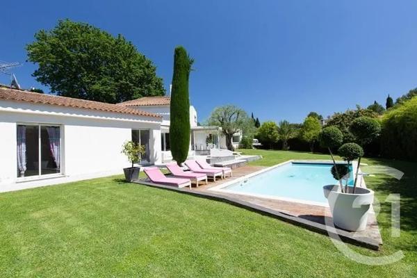Maison à vendre  6 pièces - 193 m 2   MOUGINS  - 06