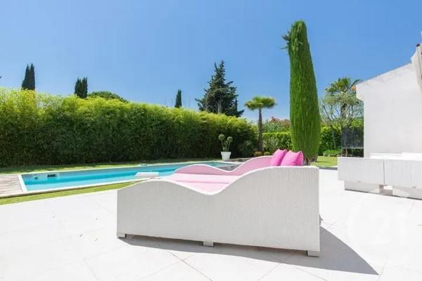 Maison à vendre  6 pièces - 193 m 2   MOUGINS  - 06