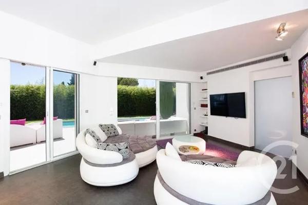 Maison à vendre  6 pièces - 193 m 2   MOUGINS  - 06