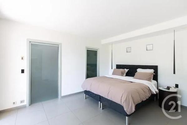 Maison à vendre  6 pièces - 193 m 2   MOUGINS  - 06