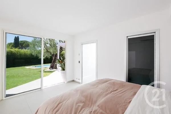 Maison à vendre  6 pièces - 193 m 2   MOUGINS  - 06