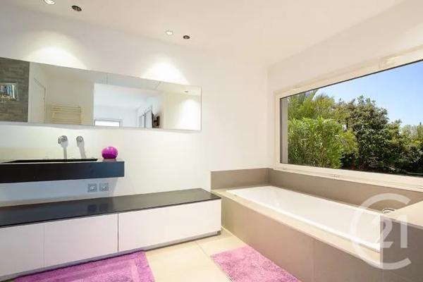 Maison à vendre  6 pièces - 193 m 2   MOUGINS  - 06