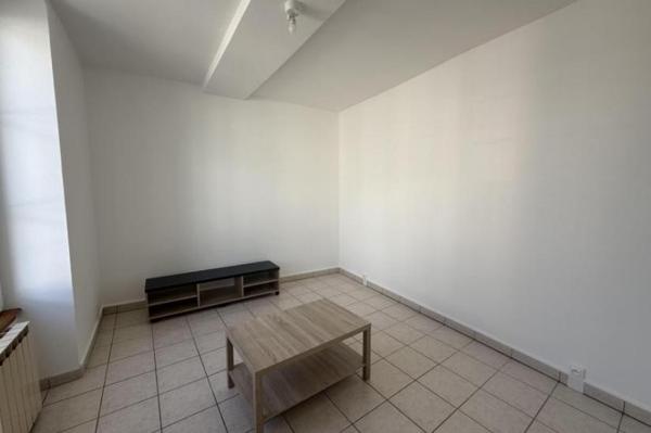 Location - Appartement 3 pièces 48 m 2 SABLE SUR SARTHE (72300)