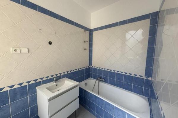Location - Appartement 3 pièces 48 m 2 SABLE SUR SARTHE (72300)