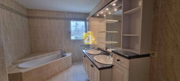 Maison - 6 pièces - 200 m²