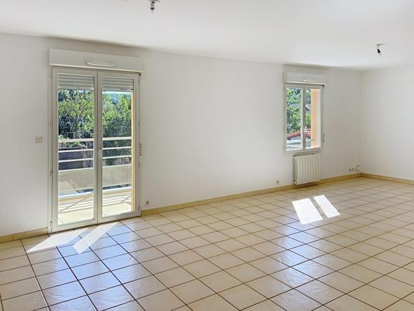 T4 100 m² + double garage au cœur du village