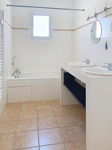 T4 100 m² + double garage au cœur du village