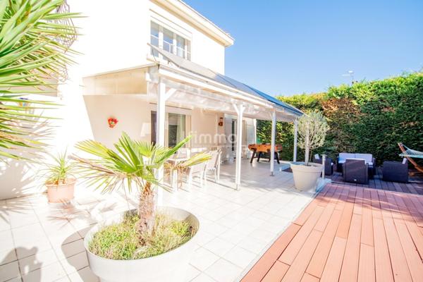 Maison indépendante/ Piscine/ Jardin / Espaces généreux