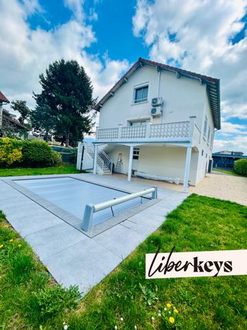 Maison de caractère avec jardin & piscine, en plein cœur de Saint-Marcellin