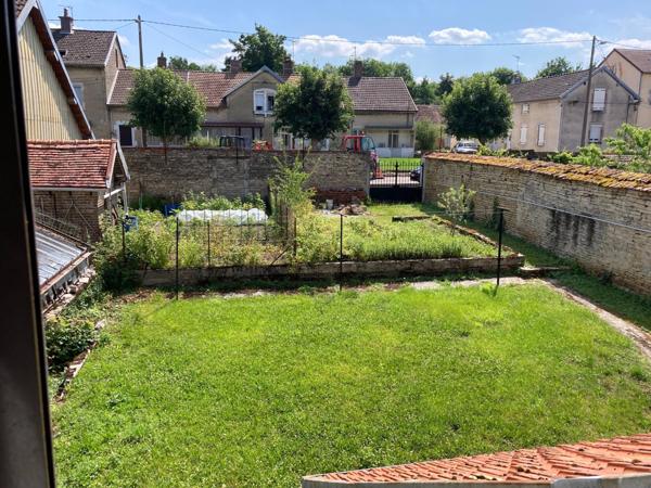 Bien de caractère à Sainte Colombe sur seine !