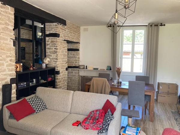 Bien de caractère à Sainte Colombe sur seine !